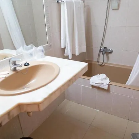 Park Plaza 2*