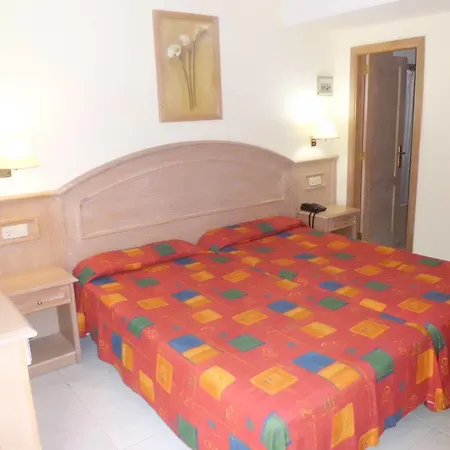 Park Plaza Hotel 2*