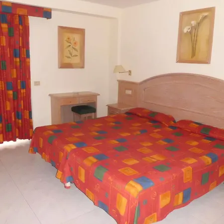 Park Plaza 2*