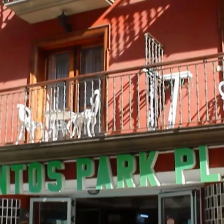 Park Plaza Hotel 2*